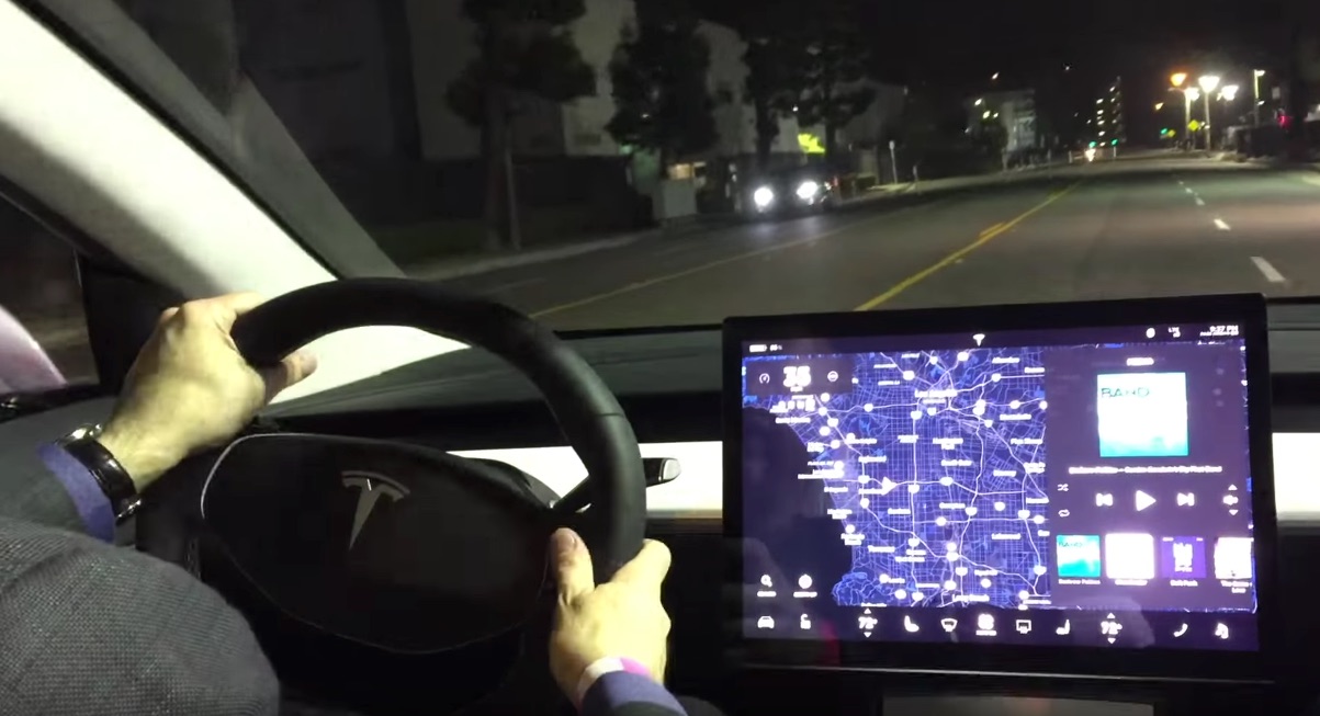 Tesla-Model-3-Dashboard-Touchscreen.jpg
