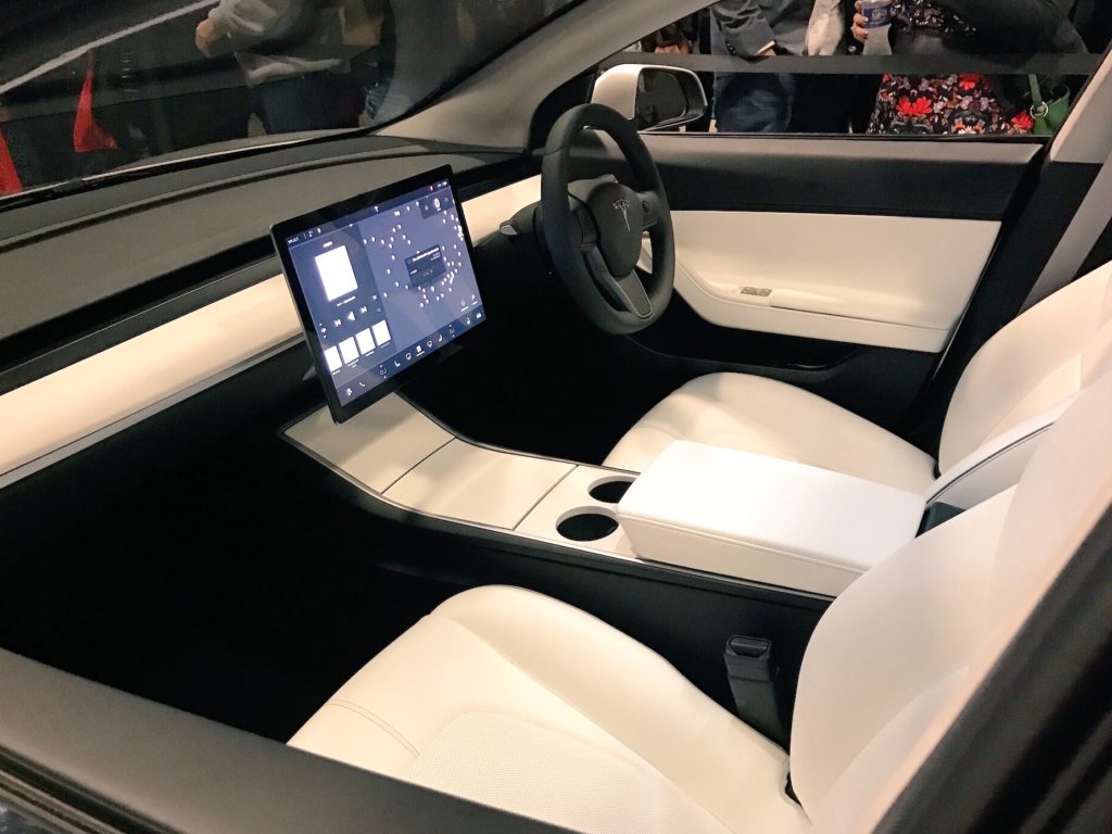 Картинки по запросу Tesla Model 3